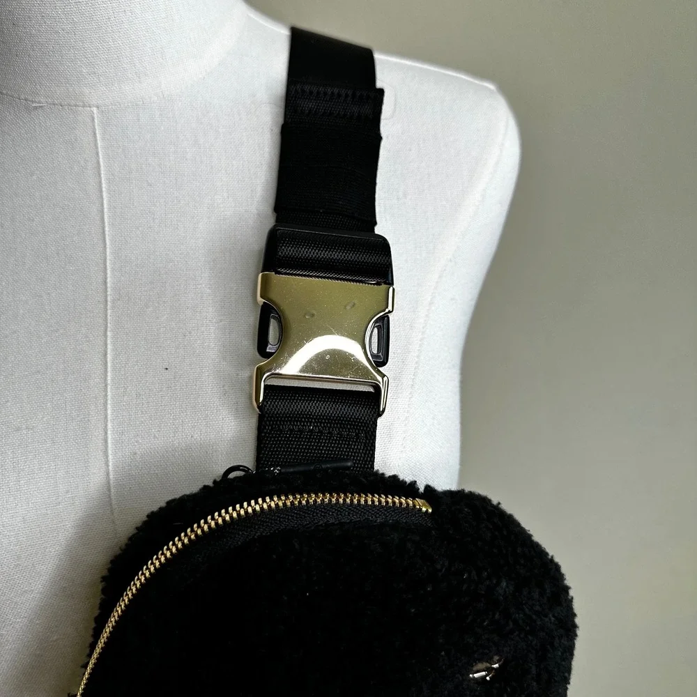Lululemon Everywhere Belt Bag Fleece Black Gold Hardware LU9B18S Sherpa Bag